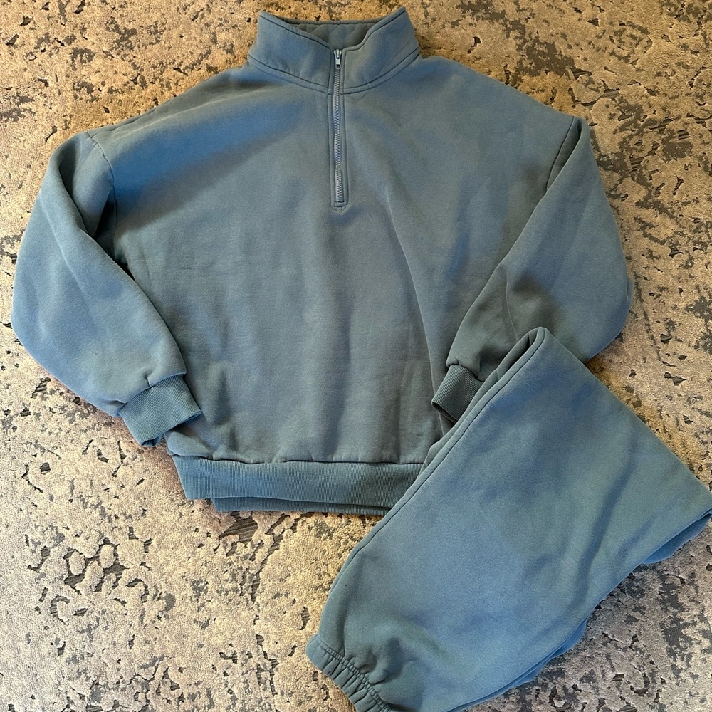 Women’s Sweatsuit Set - Dusty Blue - 1/4 Zip Sweatshirt and Jogger Sweatpants